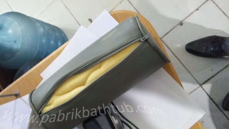 artikel-bantal-bathtub artikel-bathtub