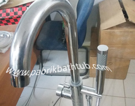 body-kran-standing-bathtub