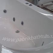 showroom-bathtub-1